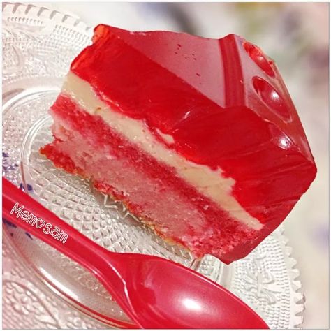 Ruby's Strawberry Jell-O® Flan Cake Recipe Flan Cake Recipe, Strawberry Flan, Jello Art, 3 Layer Cakes, Flan Cake, Strawberry Cake Mix, Flan Recipe, Strawberry Jello, Cake Mixture