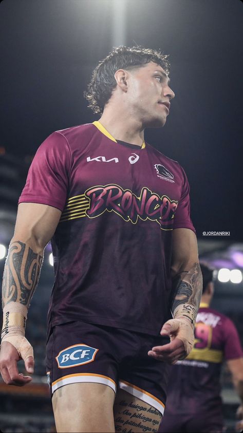 Jordan Riki Nrl, Australian Rugby Players, Jordan Riki, Reece Walsh, Rugby Pitch, Hot Rugby Players, Rugby Boys, Brisbane Broncos, Rugby Player