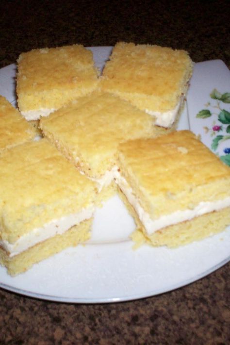 Banana Flips -Homemade Banana Flip Cake Recipe, Banana Flips, Moist Yellow Cake Recipe, Banana Flip, Banana Snacks, Grease 2, Cake Mix Desserts, Yellow Cake Recipe, Banana Dessert