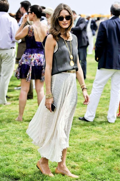 olivia palermo Estilo Olivia Palermo, Vestidos Casual, Clive Owen, Black And White Outfit, Fest Outfits, Olivia Palermo Style, Fashion Things, Polo Classic, Wearing Sunglasses