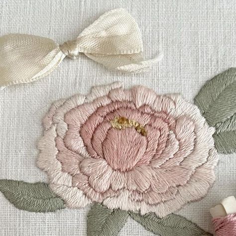 Peony Embroidery Pattern, Peonies Embroidery, Embroidered Peony, Embroidery Peony, Sister Embroidery, Peony Embroidery, Simple Hand Embroidery Patterns, Embroidery Tshirt, Needlework Embroidery