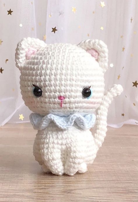 11 Crochet Cat Patterns -Amigurumi Tips - A More Crafty Life Crochet Cat Patterns, Totoro Crochet, Kat Haken, Seni Korea, Cat Patterns, Confection Au Crochet, Crochet Cat Pattern, Pola Amigurumi, Adorable Crochet