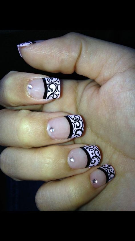 Pink tip with classy black design! With a gem to make it pop. Nail Art Stencils, Art Stencils, Moroccan Stencil, Nail Vinyls, Nail Stencils, Abstract Woman, Star Decals, Image Painting, Nail Stamping Plates