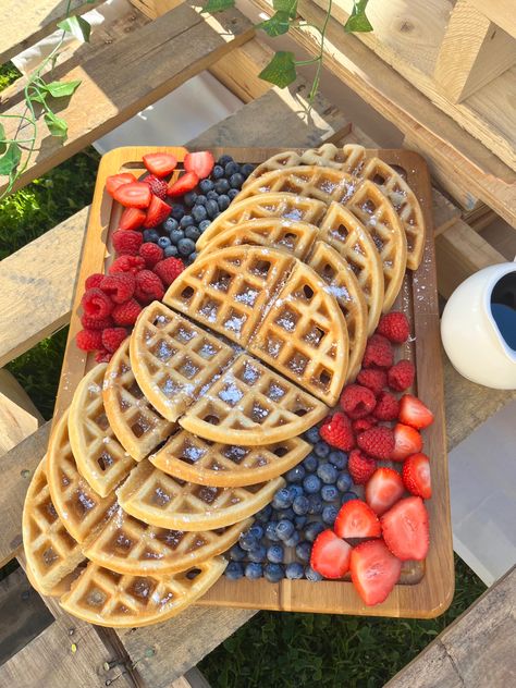 Prom Breakfast Ideas, Waffle Board Ideas, Waffles Breakfast Ideas, Waffle Buffet, Waffle Platter, Prom Brunch, Waffles And Fruit, Waffle Bar Ideas, Waffle Board