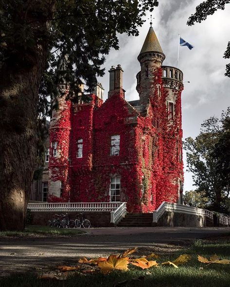 Carlowrie Castle, Scotland Forever, Castle Mansion, Scottish Castles, Autumn Scenes, England And Scotland, Beautiful Castles, Red Coat, Amazing Art Painting