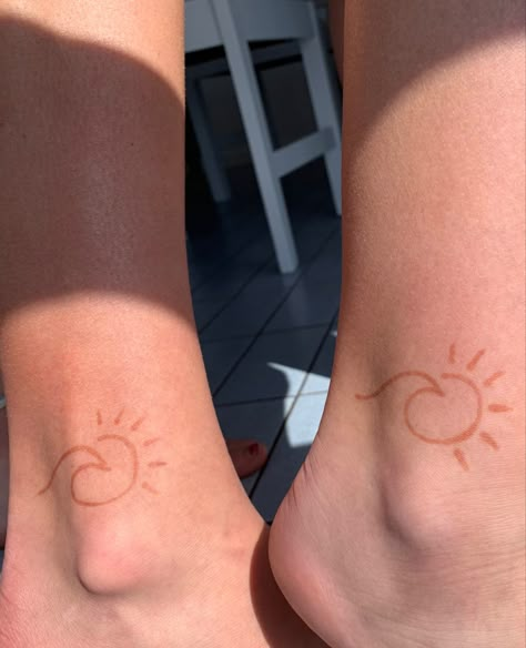 Maching Tattoos Henna, Easy Hannah Tattoos, Best Friend Henna Designs, Easy Hannah Designs For Beginners, Matching Henna Designs For Best Friends, Beach Henna Tattoos Summer, Henna Summer Tattoos, Cute Summer Henna Tattoos, Henna Sun Tattoo