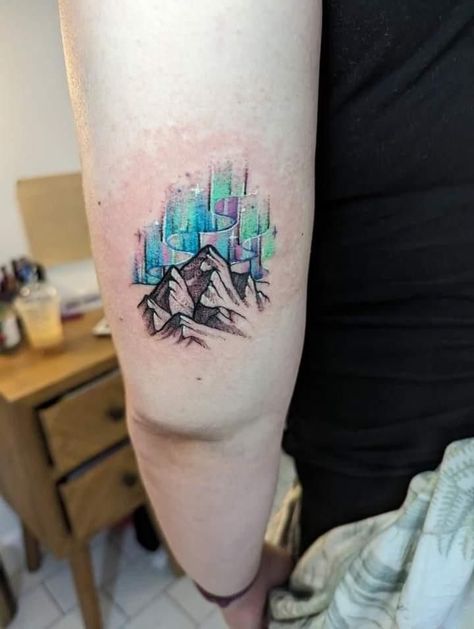 Northern Lights Tattoo Sleeve, Aura Borealis Tattoo, Aurora Tattoo Northern Lights, Signpost Tattoo, Arctic Tattoo, Aurora Borealis Tattoo, Lights Tattoo, Aurora Tattoo, Northern Lights Tattoo