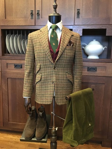 Vintage Ralph Lauren Houndstooth Check Hacking Jacket with Wine Coloured Cordings Doeskin Collared Waistcoat, Emma Willis Spruce Cashmerello Cutaway Collar Tattersall Check Shirt paired with Emerald Woolen Fox Tie from William Evans. Olive Moleskin Trousers by New & Lingwood (side adjusters added), and Alfred Sargent Suede Wingtip Brogue Chelsea Boot with Dainite Sole. Suit Overcoat, Hacking Jacket, Dapper Outfit, Emma Willis, Suit Combinations, Check Trousers, Blazer Outfits Men, Dandy Style, Waxed Cotton Jacket