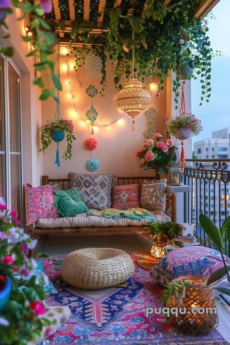 Boho Balcony Vibes: Your Guide to Creating a Cozy Outdoor Haven - Puqqu Organiser Cucina, Balkon Decor, Balcony Design Ideas, Small Balcony Design, Casa Vintage, Small Balcony Decor, Apartment Balcony Decorating, Outdoor Decor Backyard, Balcony Design