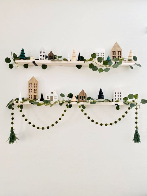 Christmas Craft Market, Scandinavian Holiday Decor, Nordic Christmas Decorations, Scandinavian Christmas Decor, Gingerbread House Ideas, Fall And Christmas, Scandinavian Christmas Decorations, Neutral Christmas, Christmas Party Themes