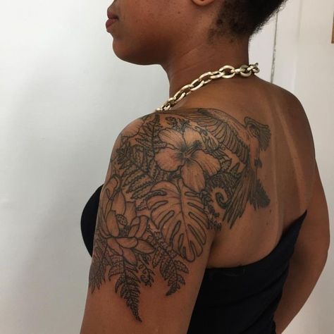 Tattoos On Black Skin, Dark Skin Tattoo, Black Girls With Tattoos, Famous Tattoos, Pretty Tattoos For Women, Tattoos For Black Skin, Red Ink Tattoos, Dope Tattoos For Women, Shoulder Tattoos For Women