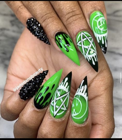 Goth Green Nails, Gothic Green Nails, Neon Goth Nails, Toxic Nails Design, Lime Green And Black Hair, Neon Green Halloween Nails, Satanic Nail Art, Green And Black Nails Acrylic, Black And Green Nails Designs