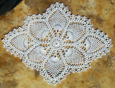 Pineapple Doilies, Vintage Crochet Doily Pattern, Free Doily Patterns, Pineapple Doily, Crochet Pineapple, Free Crochet Doily Patterns, Crocheted Doilies, Crochet Table Runner Pattern, Crochet Dollies