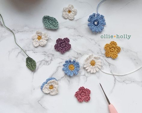 Free Tiny Flowers Bouquet Crochet Pattern - Ollie + Holly | Amigurumi Crochet Patterns Tiny Crochet Flowers Free Pattern, Flowers Bouquet Crochet, Tiny Crochet Flowers, Aesthetic Crochet Patterns, Stitching Diy, Bouquet Crochet, Flowers Simple, Japanese Crochet, Confection Au Crochet