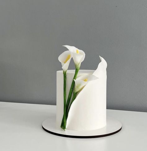 Calla Lily Cake, Peony Cake, Mini Cakes Birthday, Pretty Dessert, Coffee Valentines, Creative Birthday Cakes, Cake Lace, Caking It Up, Floral Cake