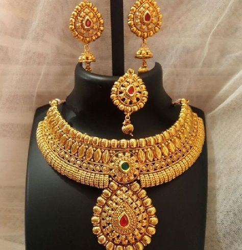 15 Modern Gold Necklace Designs in 30 Grams | Styles At Life Modern Gold Necklace Designs, Modern Gold Necklace, Gold Bridal Necklace, Choker Necklace Designs, Gold Necklace Indian, Gold Necklace Indian Bridal Jewelry, Long Pearl Necklaces, Gold Jewelry Stores, Gold Wedding Jewelry