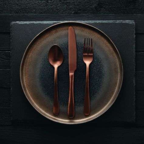 Copper Cutlery, Restaurant Plates, Copper Dishes, Ceramic Cutlery, Table Knife, Copper Table, Kitchen Plate, Catering Equipment, Dessert Spoons