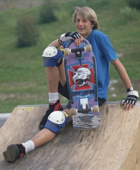 tony hawk 1986 Skateboard Companies, Bones Brigade, Old School Skateboards, Skate Photos, Skate And Destroy, Vintage Skateboards, Powell Peralta, Vintage Skate, Andre The Giant