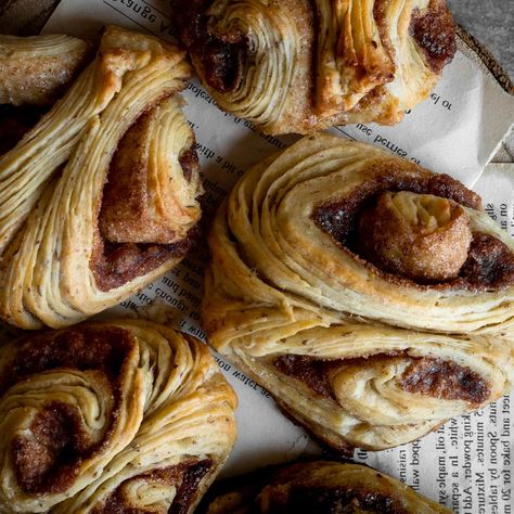 Desserts Table, German Baking, Puff Pastry Dough, Baked Rolls, Dough Scraper, Bun In The Oven, Puff Pastry Sheets, Pastry Sheets, Sweet Roll