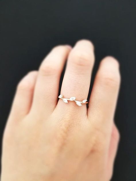 Beautiful ring ideas to your Kmart Australia, Gold Dainty Ring, Jewellery Stand, Zierlicher Ring, Box Ring, Rings Gold, Ring Sizes, White Gold Ring, Delicate Rings