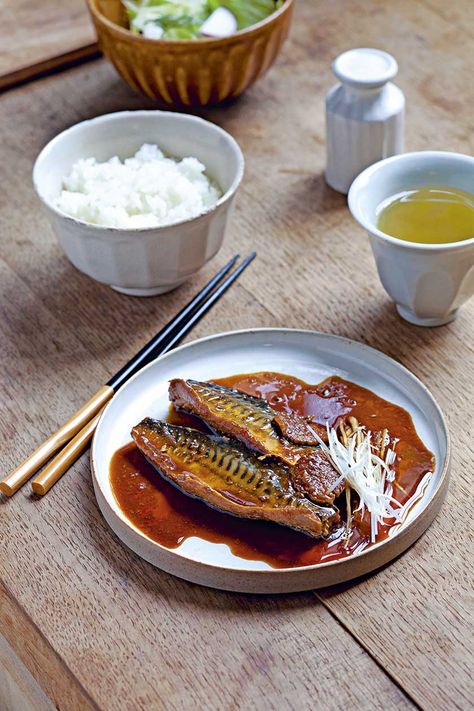 Mackerel Fish, Food And Travel, Japanese Dishes, Fish Dishes, Winter Food, Fish And Seafood, Clean Eating Recipes, Fish Recipes, Japanese Food