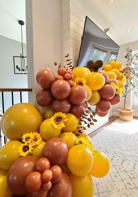 Fall Balloon Bouquet, Fall Balloon Columns, Sunflower Balloon Garland, Autumn Balloons, Fall Balloon Garland, Sunflower Balloon, Thanksgiving Balloons, Fall Birthday Decorations, Fall Balloons