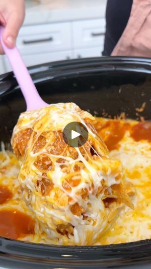 Crockpot Chicken Enchiladas, Crockpot Dump Recipes, Confort Food, Easy Crockpot Dinners, Dump Meals, Slow Cooker Dinner, Crock Pot Slow Cooker, Chicken Crockpot Recipes, Crockpot Recipes Slow Cooker