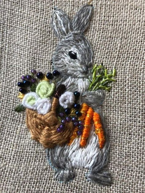 Embrodiary Stitches, Embroidery Rabbit, Embroidery Animals, Mouse Embroidery, Animal Embroidery Patterns, Embroidery Napkins, Rabbit Embroidery, Bunny Embroidery, Bee Embroidery