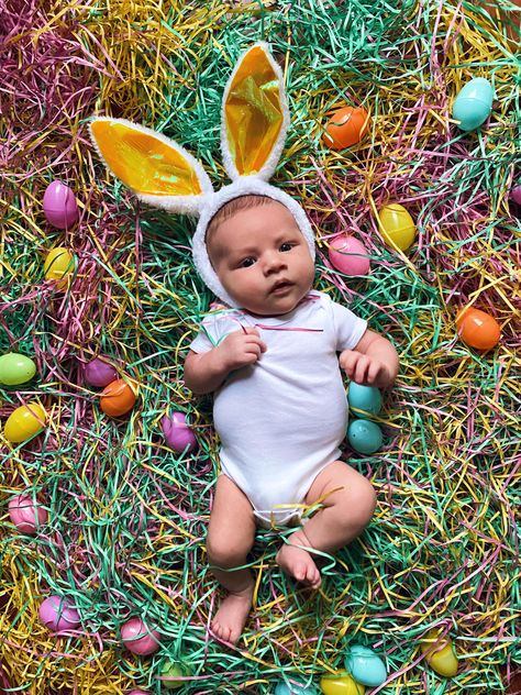 Newborn Boy Easter Pictures, Easter Newborn Pictures Boy, First Easter Newborn Photo Ideas, Diy Easter Pictures Kids, Newborn Photography Easter, April Baby Pictures Ideas, Bunny Newborn Pictures, Easter Photoshoot Baby 3 Months, Diy Newborn Easter Pictures At Home