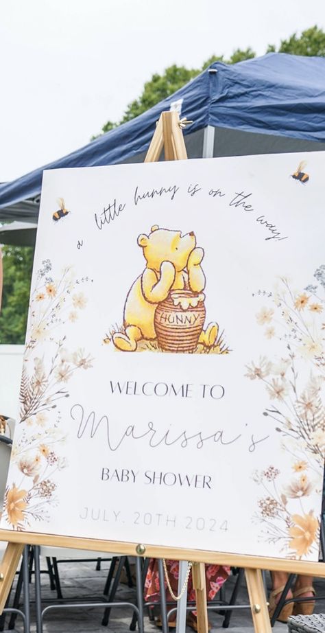 Décoration Baby Shower, Baby Shower Venues, Honey Bee Baby Shower, Bear Baby Shower Theme, Baby Boy Themes, Baby Shower Theme Decorations, Disney Baby Shower, Outdoor Baby Shower, Winnie The Pooh Baby Shower