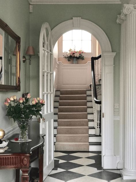 Georgian Interiors, English Country Style, Hallway Ideas Entrance Interior Design, Georgian Homes, Entry Way, Dream House Interior, Style At Home, House Inspo, Dream Home Design