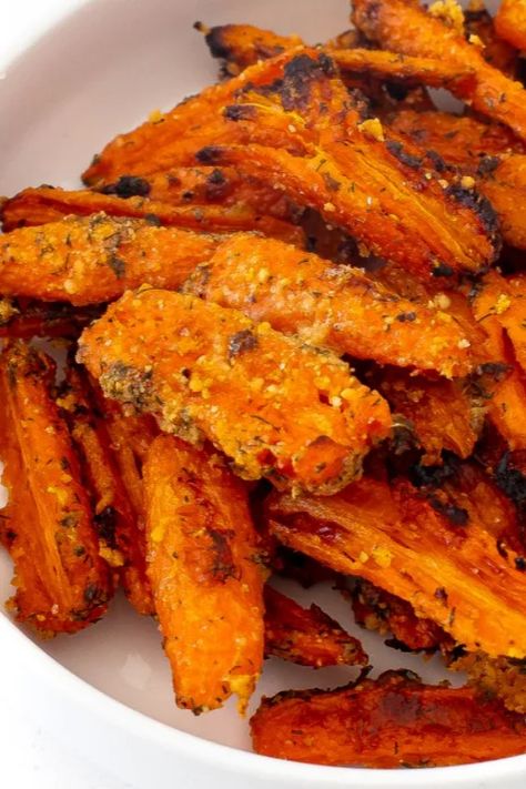 Need a new healthy snack? Save this Easy Crispy Crunchy Ranch Smashed Carrots Recipe! Crispy Ranch Smashed Carrots combine the natural sweetness of carrots with the savory zing of ranch, creating a satisfying addition to any meal! Smashed Carrots, Carrot Recipes Side Dishes, Ranch Seasoning Recipes, Carrots Side Dish, Easy Healthy Snack, Chef Savvy, Dishes Recipe, Homemade Ranch Seasoning, Honey Roasted Carrots