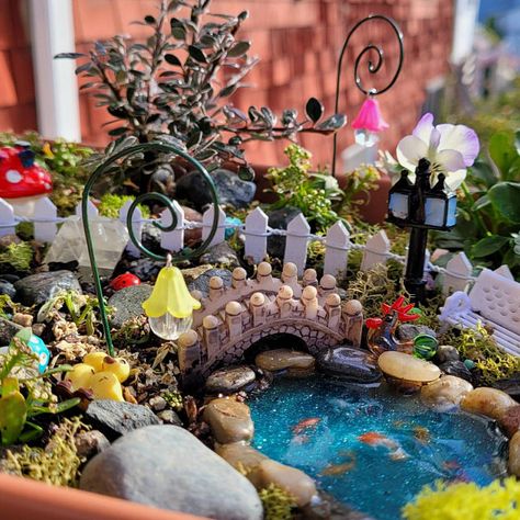 Fairy Garden Lantern, Miniature Garden Design, Fairy Pots, Garden Lantern, Garden Tags, Fairy House Diy, Fairy Garden Designs, Fairy Garden Crafts, Garden Lanterns