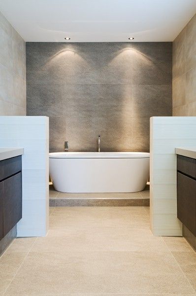 // Raised Bathtub, Gray Bathrooms, Ideas Cuarto, Casa Country, Bad Inspiration, Bath Room, Bathroom Renos, Stunning Interiors, Dream Bathroom