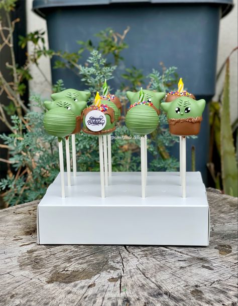 Grogu Cake Pops, Starwars Cakepops, Yoda Cake Ideas, Yoda Cake Pops, Star Wars Cake Pops, Mandalorian Party, Star Wars Themed Birthday Party, Yoda Party, Yoda Cake