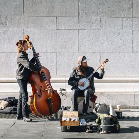 Street Artists in MAnhattan / Photo by Pavel Bendov Persona Moodboard, Street Performer, Street Musicians, Street Performers, Mass Appeal, Street Music, Street Musician, Sunset Blvd, Figure Reference