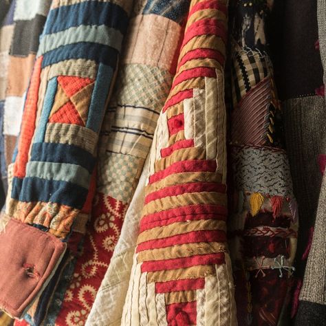 Quilt As Tablecloth, Quilted Clothing, Quilted Clothes, Log Cabin Quilts, 자수 디자인, Antique Quilts, Scrap Quilts, Vintage Quilts, Beautiful Quilts