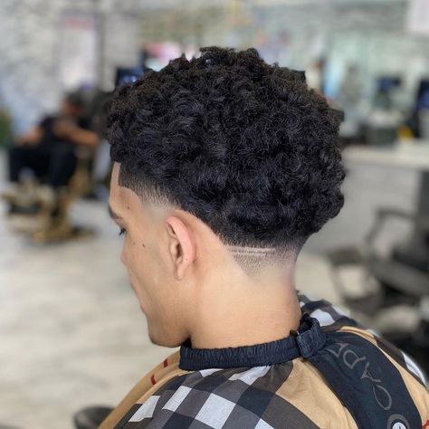 The mid taper fade haircut is perfect for those looking to look clean around the edges without feeling like no fun. Try one of these 20 trending mid taper fades. Click the article link for more photos and inspiration like this // Photo Credit: Instagram @shaunblends // #menshair #menshaircuts #midtaperfade #midtaperfadeblackmale #midtaperfadecombover #midtaperfadecurlyhair #midtaperfadehaircut #midtaperfadelonghair Mid Taper Fade, African American Haircuts, Mid Taper, Fade Haircut Curly Hair, Taper Fade Curly Hair, Looks For Men, Afro Fade, Curly Hair Fade, Fade Hair