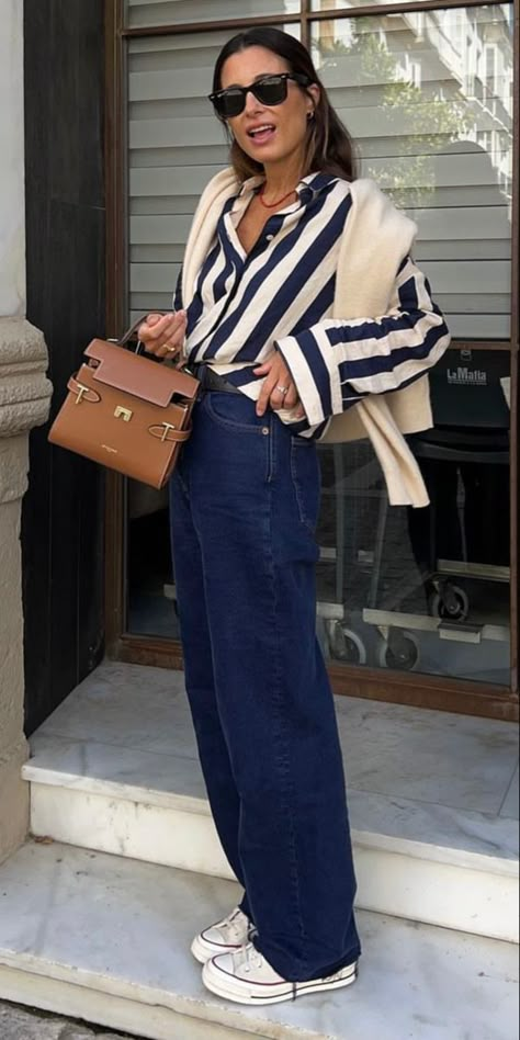 Blue Striped Blouse Outfit, Striped Blouse Outfit, Strip Blouse, Blue Striped Blouse, Zara Outfit, Outfit Inspo Fall, Street Chic, Spring Outfits, Casual Style