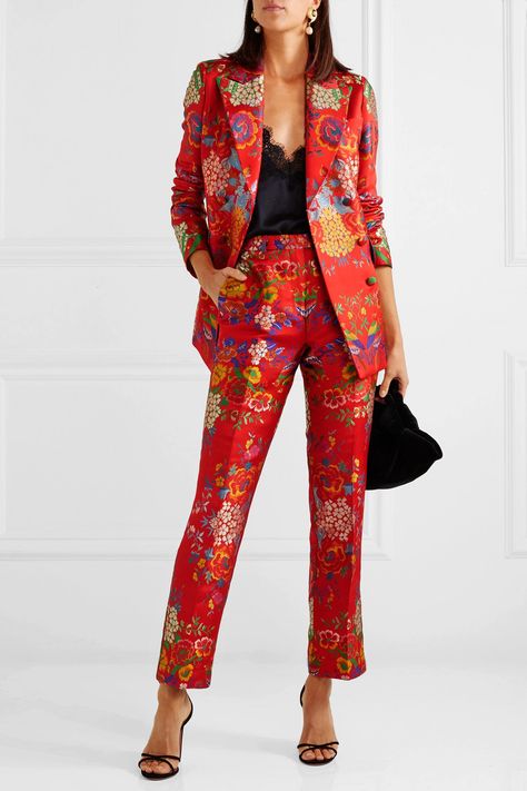 MUST HAVE: Etro may be known for its signature paisley but the brand executes all prints beautifully Floral Blazer Outfit, Jacquard Blazer, Woman Suit Fashion, Pantsuits For Women, Red Suit, Floral Blazer, Blazer Outfits, Nice Shorts, Suit Fashion