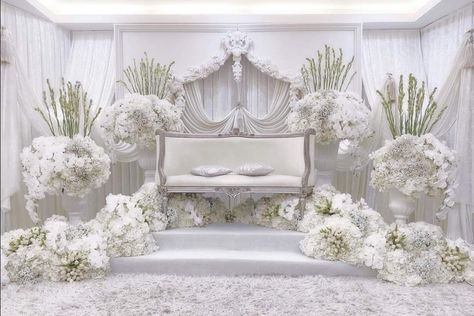 Dekor Akad, Pelamin Cantik, Wedding Dais, Dekorasi Wedding, Wedding Theme Design, Backyard Wedding Decorations, Wedding Stage Backdrop, Simple Wedding Decorations, Bridal Decorations