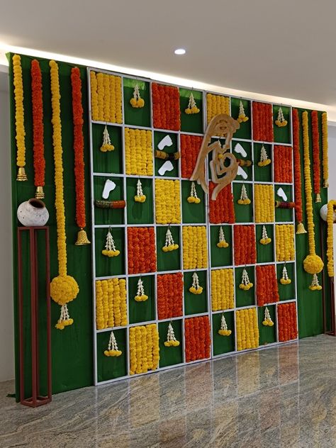 Simple Sreemantham Decoration, Baby Shower Stage Decorations Indian, Traditional Seemantham Decoration, Valakappu Decoration, Valaikappu Decoration Ideas, Sreemantham Decoration At Home, Simple Sreemantham Decoration At Home, Srimantham Decorations, Seemantham Decoration Ideas