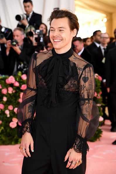 Harry Styles Met Gala, Harry Styles Outfit, Harry 1d, Wallpaper Flower, Haikou, Harry Styles Wallpaper, Harry Styles Pictures, Harry Styles Photos, Mr Style