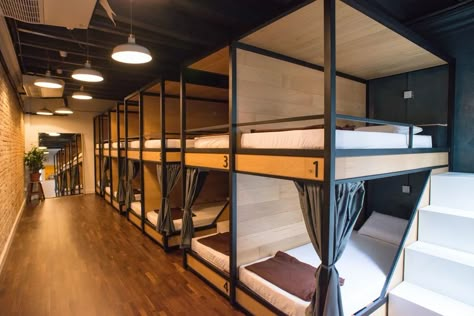 Home Stay Design Houses, Hostel Room Design, Hostel Design Ideas Architecture, Hostel Design Ideas, Modern Hostels Design, Hostel Bunk Beds Design, Dormitory Design, Backpackers Hostel Design, Bunk Beds Hostel