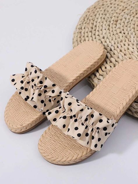 Pretty Shoes Flat, Chappals For Women, Sandal Diy, Trendy Slippers, Fancy Sandals, Indian Shoes, Diy Sandals, Pretty Sandals, Fashion Shoes Heels