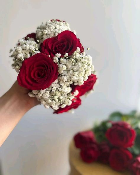 for more details please visit our website www.defleuristes.com Instagram @defleuristes Whatsapp 03214714041 #gajray #bridalgajra #partywear #insatagram #trending ##bouqet #gifthampers #gifts #valentines #redroses #redrosesbouquet #weddingbouquet #bridalboquet #wedding Red Rose Bouquet, Simple Phone Wallpapers, Gift Hampers, Website Link, Fresh Flowers, Pink Rose, Floral Wedding, Red Roses, Phone Wallpaper