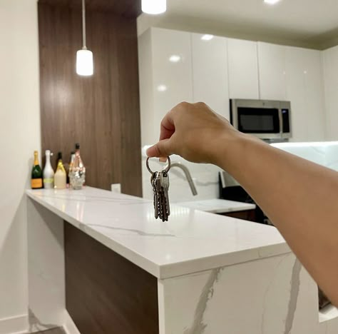 Keys To My New Apartment, 2024 Vision Board Buying House, Vision Board Pictures Home Owner, Buying A House Aesthetic Keys, Buy Home Aesthetic, Dream Apartment Keys, Key To New Apartment, Home Ownership Aesthetic, Buy Apartment Aesthetic