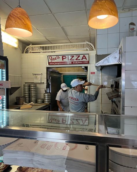 Pizza New York Aesthetic, Joe's Pizza New York, Pizza Shop Aesthetic, New York Pizzeria, Pizza Ads, Joes Pizza, Crazy Pizza, Pizza Factory, Pizzeria Design