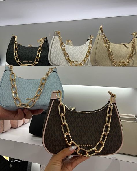 Designer Handbags Aesthetic, Handbags Outfits, Handbags Aesthetic, Everyday Bag Essentials, Classy Purses, Y2k Handbag, Trendy Purses, Luxury Bags Collection, Handbag Essentials