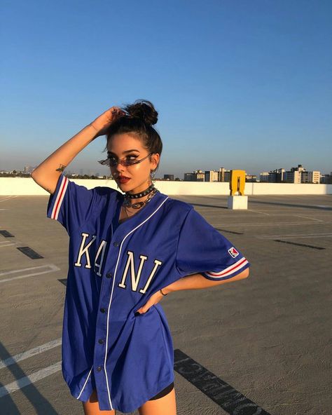 Baseball Jersey Outfit Women, Baseball Shirt Outfit, 3391 Km, Billie Eilish Concert Outfit, Baseball Jersey Outfit, Jersey Outfit, Cute Outfits For School, Gaming Clothes, Sporty Outfits